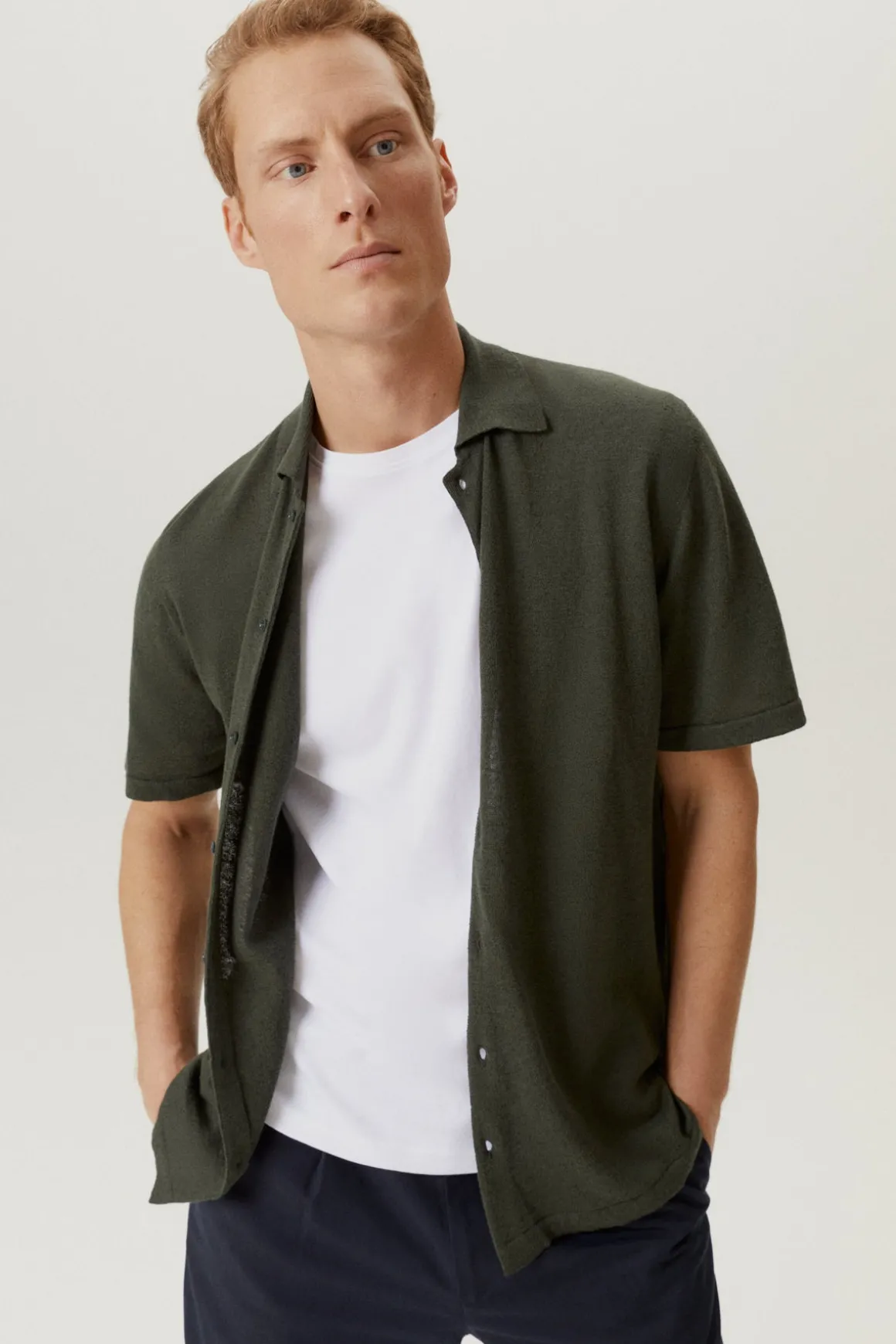 La chemise à manches courtes en coton en lin