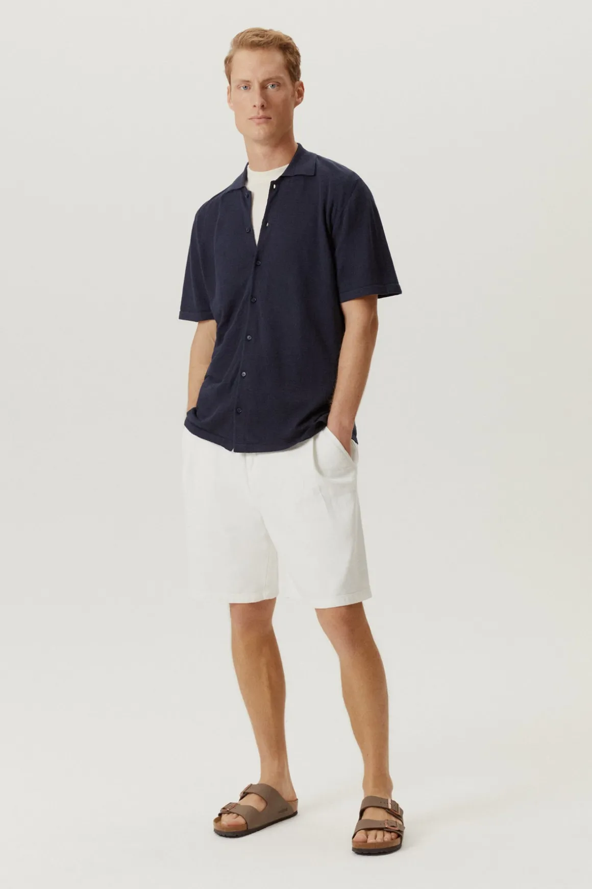 La chemise à manches courtes en coton en lin