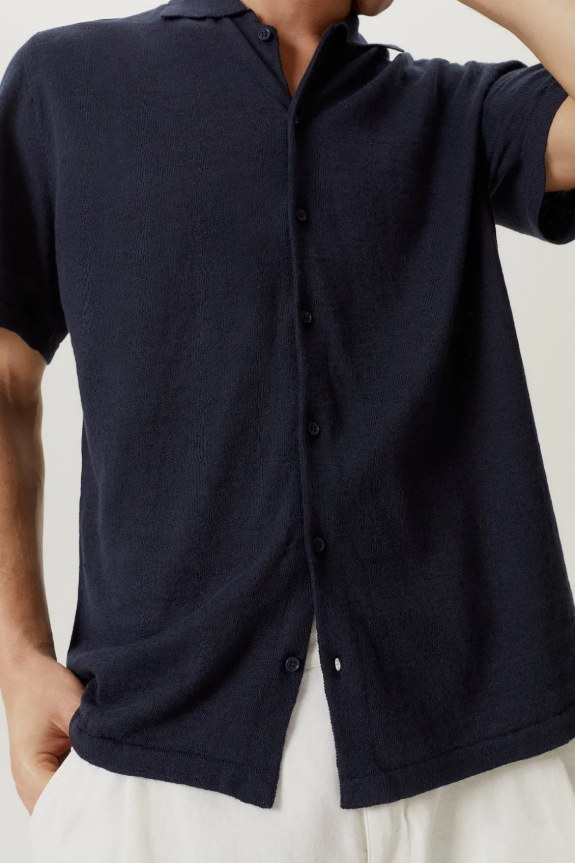 La chemise à manches courtes en coton en lin