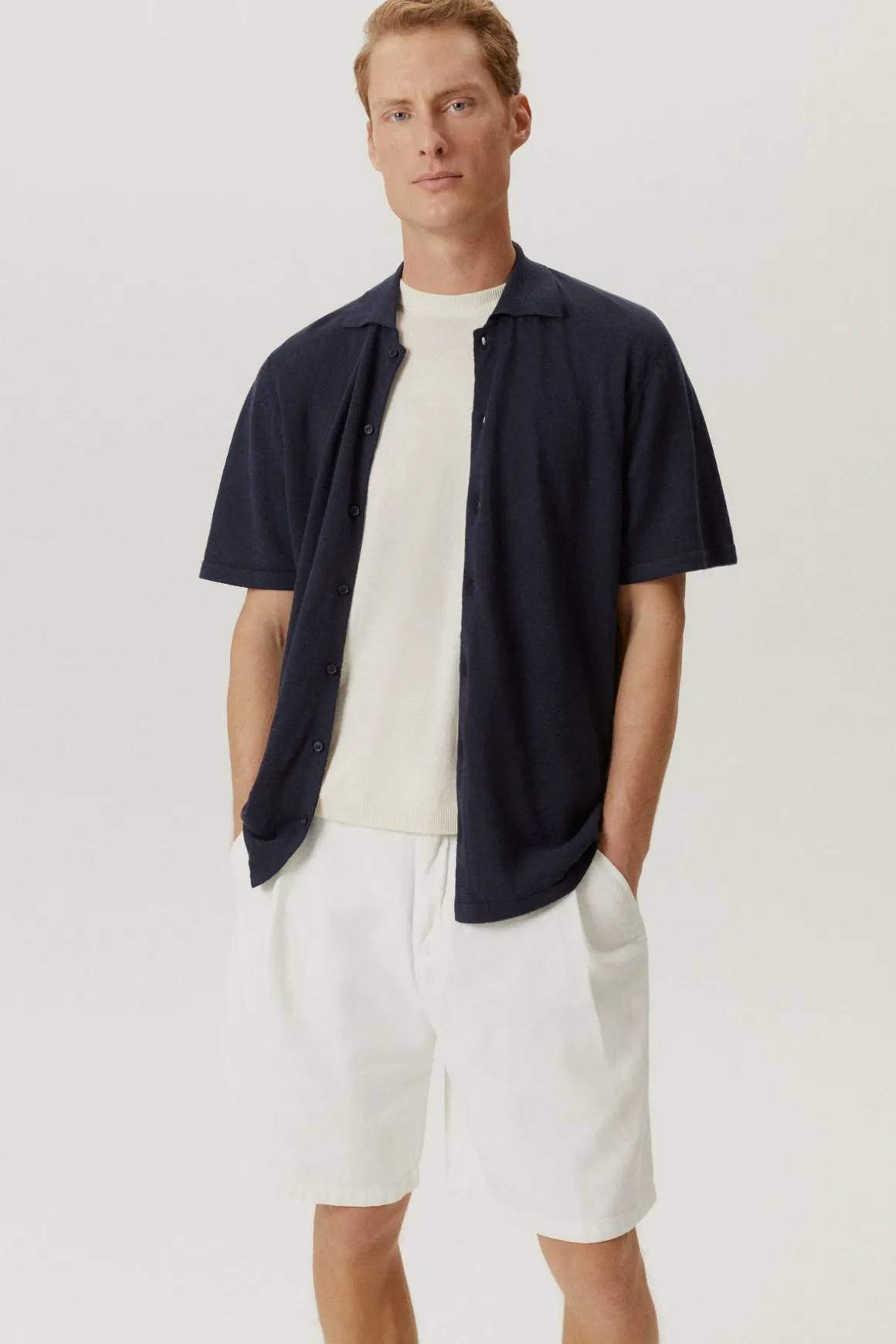 La chemise à manches courtes en coton en lin
