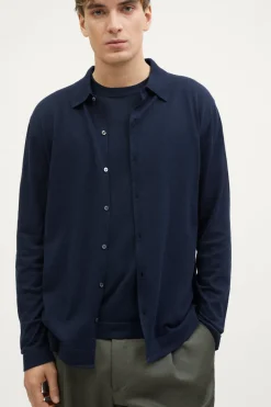 La chemise en tricot en coton biologique