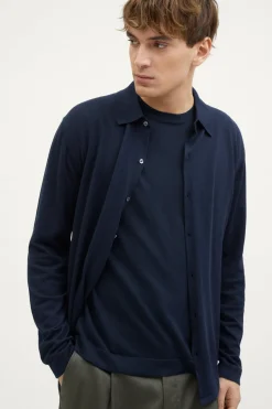 La chemise en tricot en coton biologique