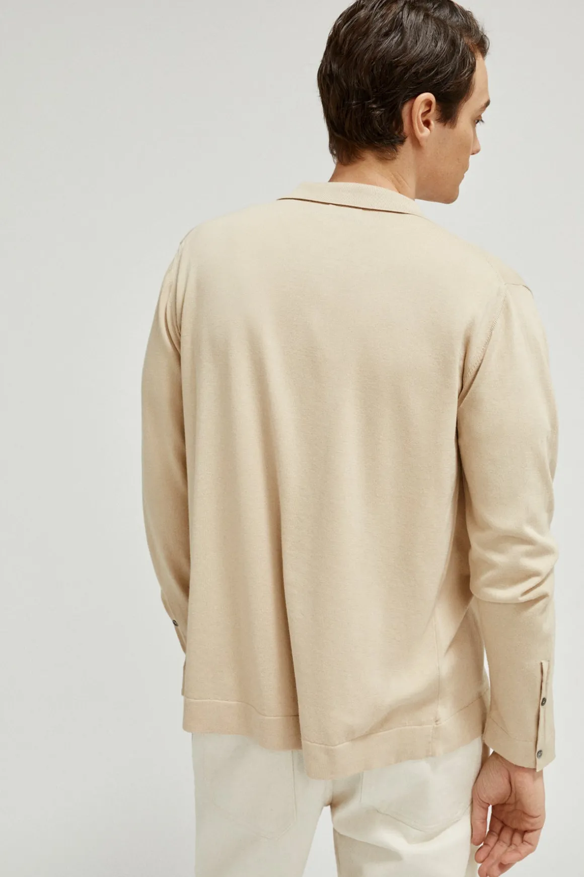 La chemise en tricot en coton biologique
