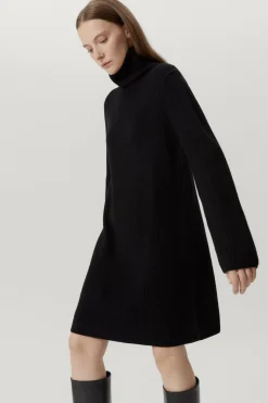 La robe à côte courte de la laine mérinos