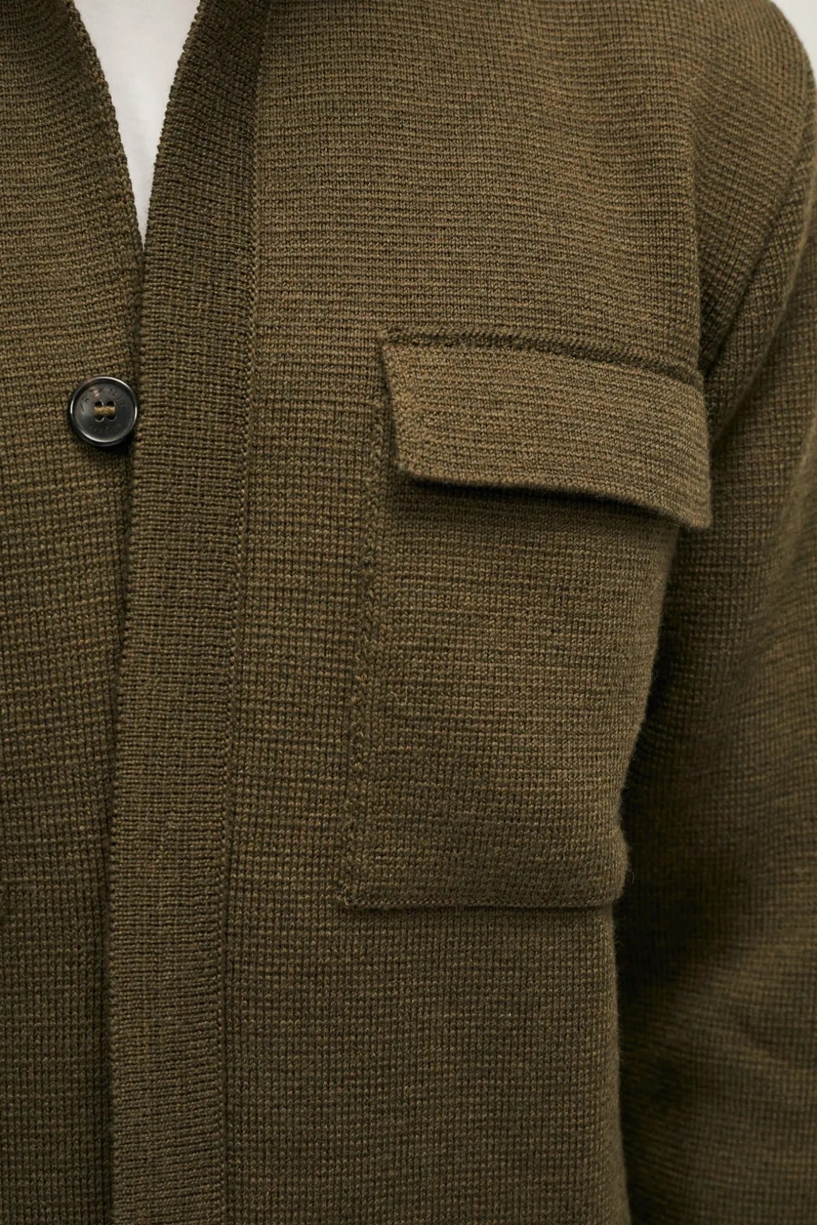 La veste en tricot en laine mérinos