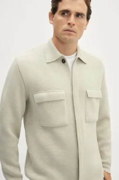 La veste en tricot en laine mérinos