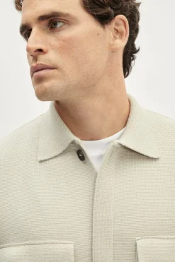 La veste en tricot en laine mérinos