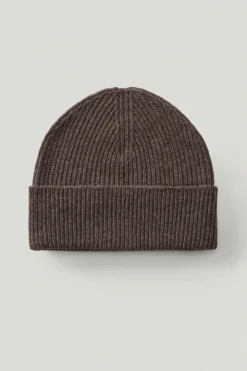Le bonnet en laine côtelé
