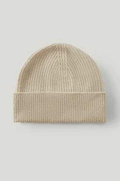 Le bonnet en laine côtelé