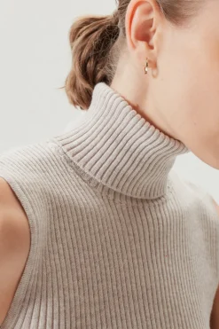 Le haut à collier de laine mérinos