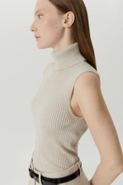 Le haut à collier de laine mérinos