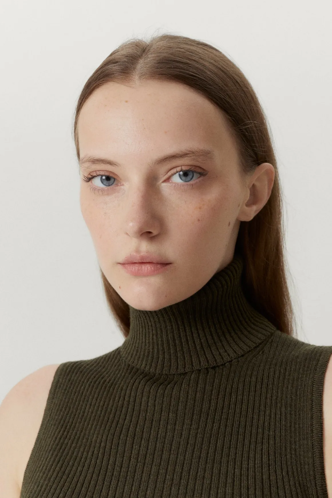 Le haut à collier de laine mérinos
