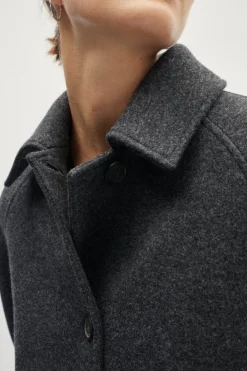 Le manteau en laine