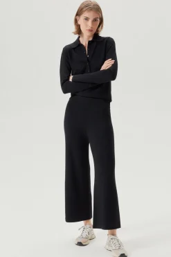 Le pantalon à jambes larges de laine mérinos