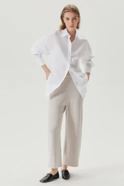 Le pantalon à jambes larges de laine mérinos