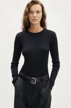 Le pull côtelé en laine mérinos