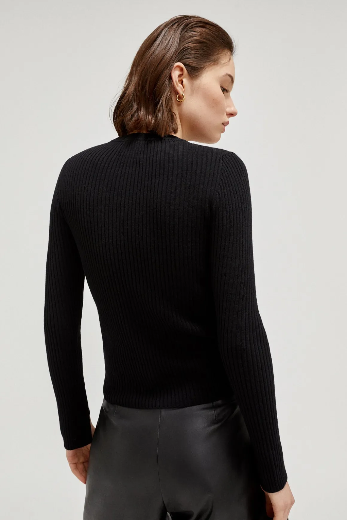 Le pull côtelé en laine mérinos
