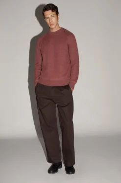 Le pull de teinture naturel