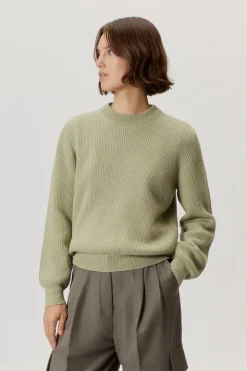 Le pull de teinture naturel
