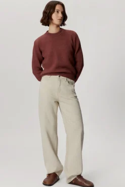 Le pull de teinture naturel