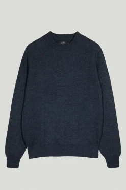Le pull de teinture naturel