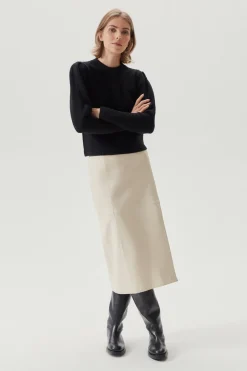 Le pull en laine mérinos avec des pinces