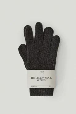 Les gants côtelés en laine pour l'homme