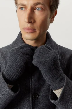 Les gants côtelés en laine pour l'homme